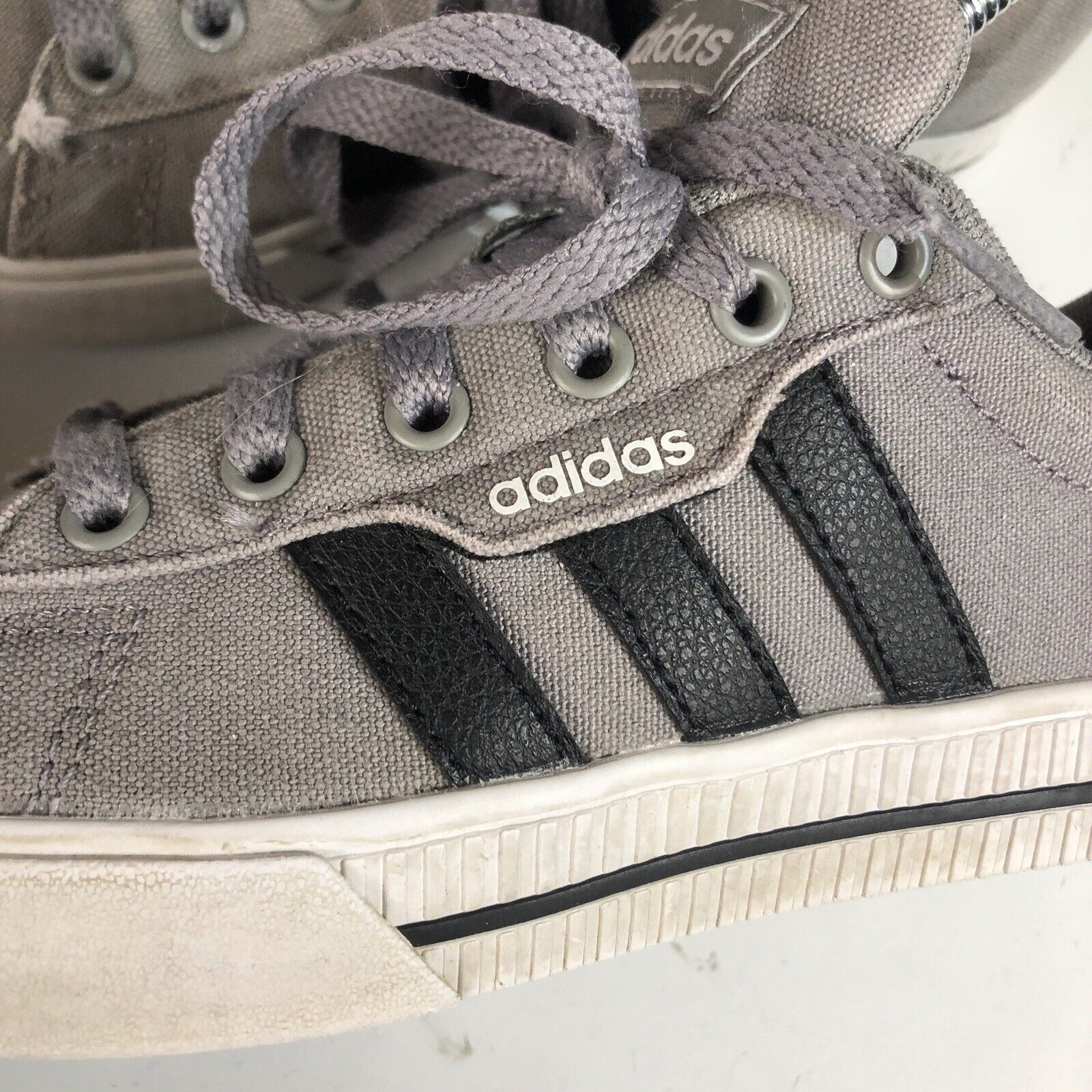 Adidas Sneakers Boy’s Size 4 Color Gray Lace Up