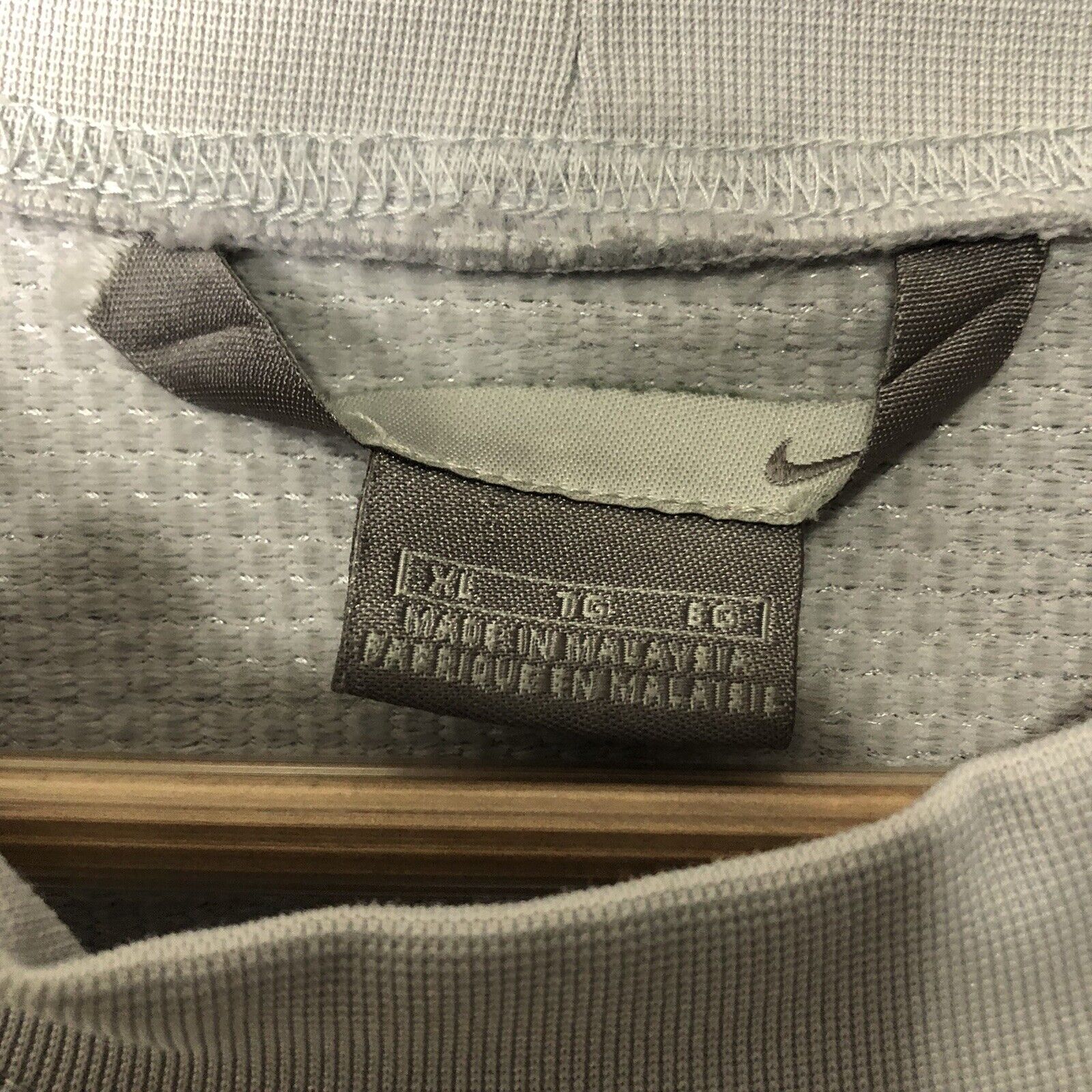 Nike Mens Shirt Size XL Gray Short Sleeve Pullover