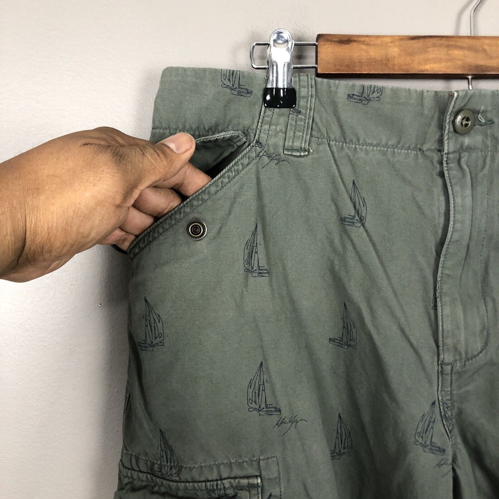 Tommy Hilfiger Men’s Cargo Shorts Size 35w Green Nautical Theme Casual