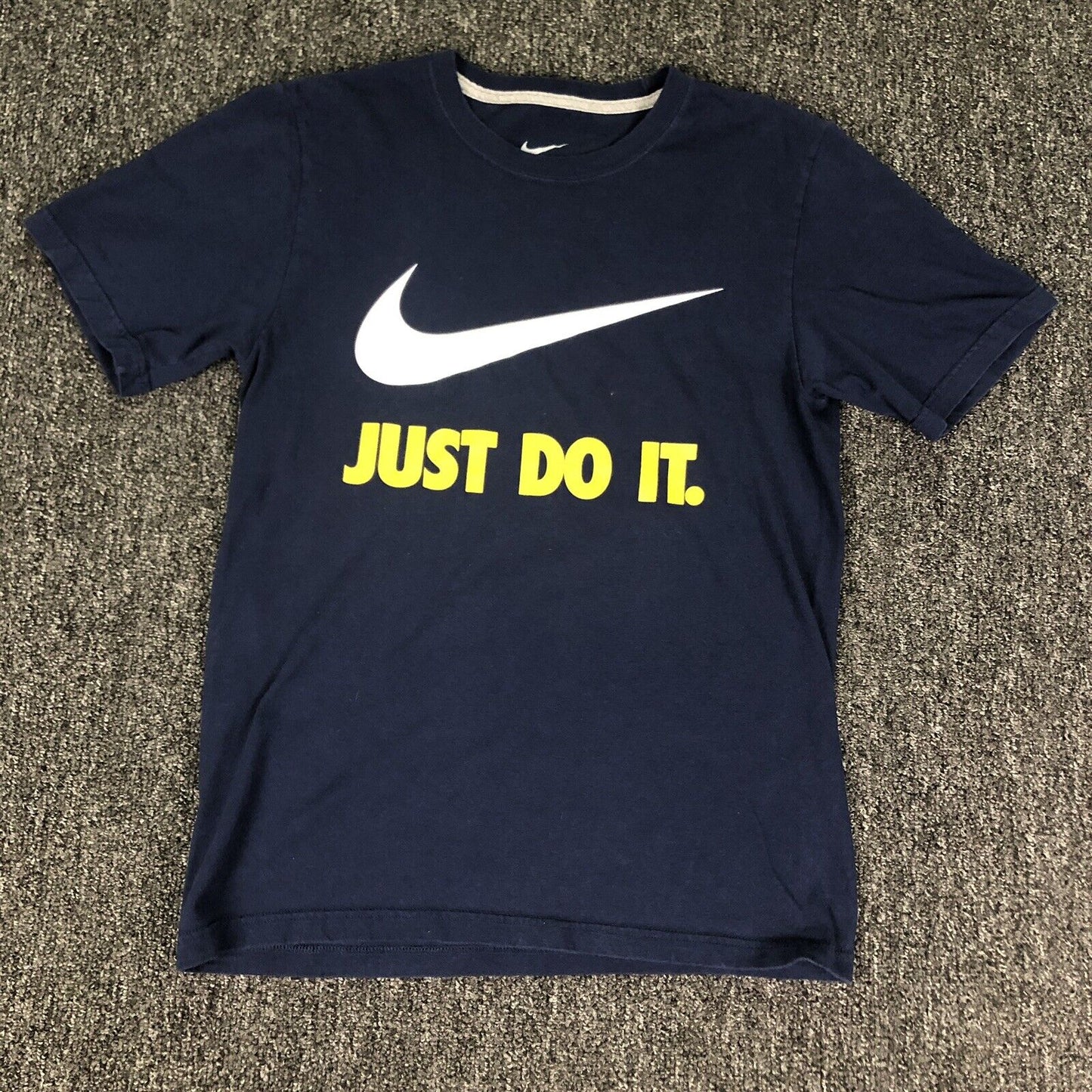 Nike Men’s Short Sleeve Tshirt Size Small Multicolor